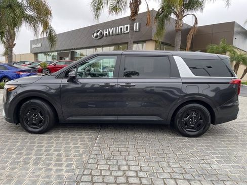 Used 2025 Kia Carnival image 6