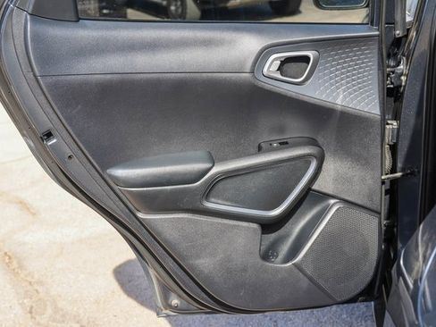 Used 2020 Kia Soul S image 12