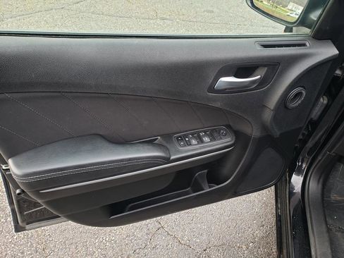 Used 2022 Dodge Charger SXT image 12
