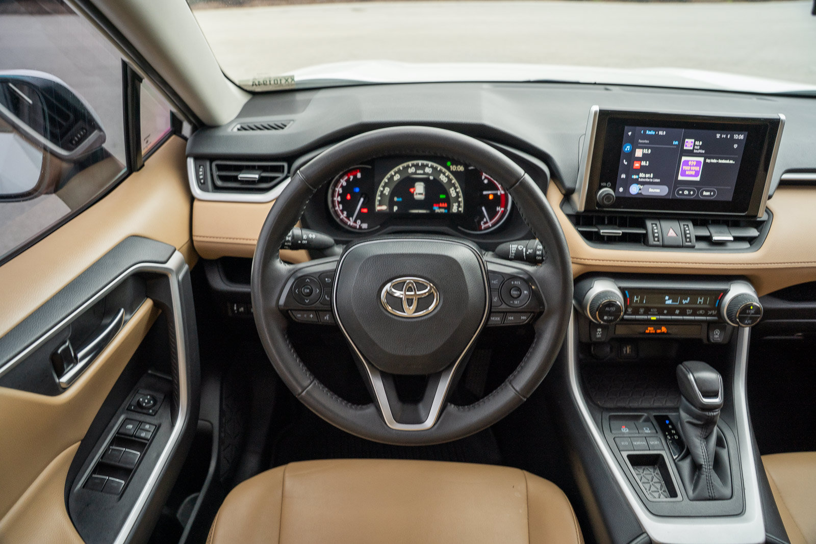 Used 2025 Toyota RAV4 XLE Premium FWD image 26