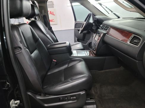 Used 2014 Chevrolet Suburban LTZ image 12