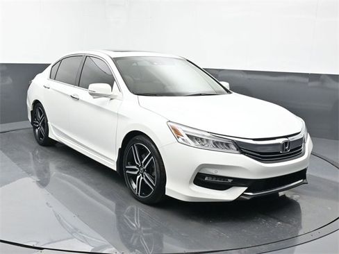 Used 2017 Honda Accord Touring image 7
