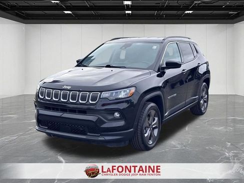 Used 2022 Jeep Compass Latitude image 1