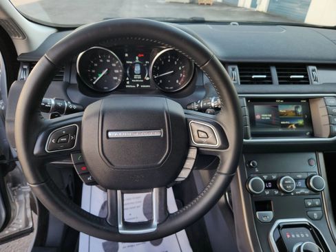 Used 2018 Land Rover Range Rover Evoque SE AWD/4WD image 8
