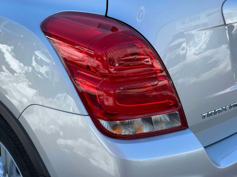 Certified 2022 Chevrolet Trax LT w/ LT Convenience Package image 12