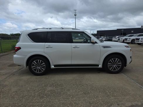 Used 2023 Nissan Armada SL w/ Captain's Chairs Package RWD image 3