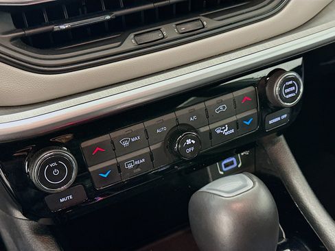 Used 2025 Jeep Compass Limited AWD/4WD image 23