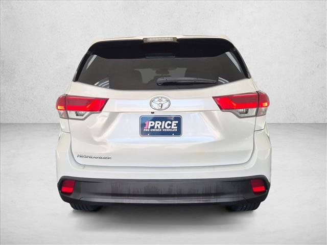 Used 2017 Toyota Highlander LE FWD image 7