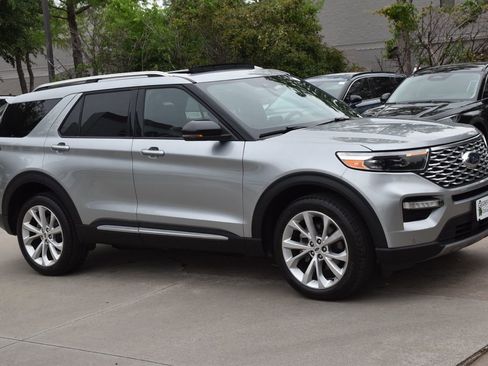 Used 2023 Ford Explorer Platinum w/ Technology Package AWD/4WD image 5