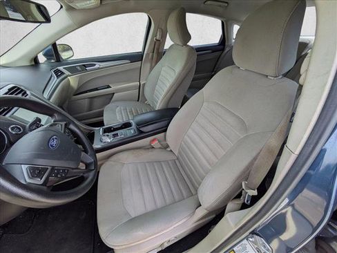 Used 2019 Ford Fusion SE image 18