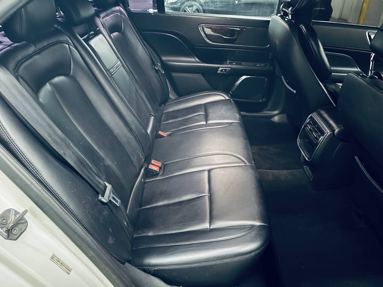 Used 2019 Lincoln Continental Premiere FWD image 23