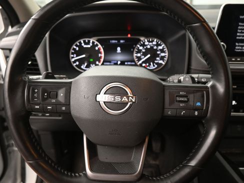 Used 2025 Nissan Rogue SV image 11