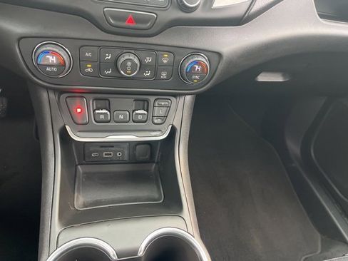 Used 2019 GMC Terrain SLT image 18