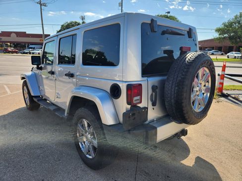 Used 2012 Jeep Wrangler Unlimited Sahara AWD/4WD image 3