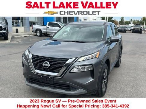Used 2023 Nissan Rogue SV image 2