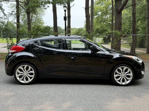 Used 2012 Hyundai Veloster w/ Style Pkg FWD image 4