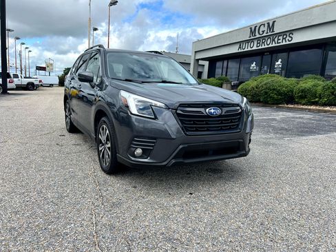Used 2022 Subaru Forester Limited image 2