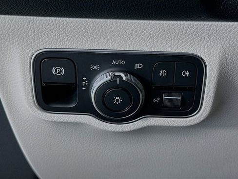 New 2026 Mercedes-Benz GLB 250 4MATIC image 10