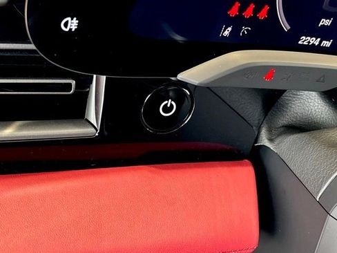 Used 2025 Porsche Taycan image 23