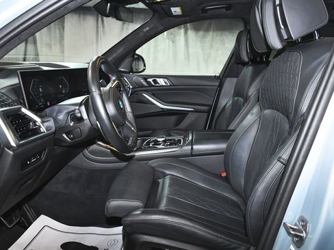 Used 2025 BMW X7 M60i AWD/4WD image 47