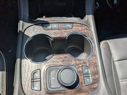 Used 2020 GMC Acadia Denali w/ Technology Package AWD/4WD image 27