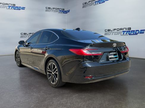 Used 2025 Toyota Camry XLE FWD image 7