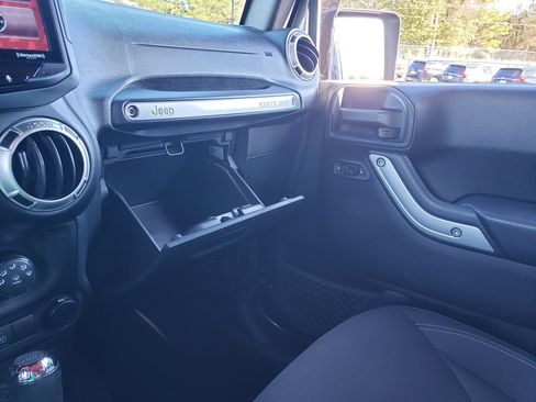 Used 2016 Jeep Wrangler Unlimited Sahara image 27