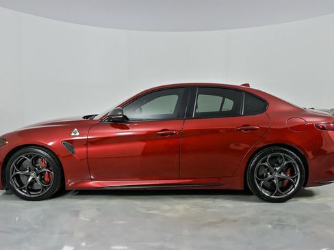 Used 2017 Alfa Romeo Giulia Quadrifoglio image 8
