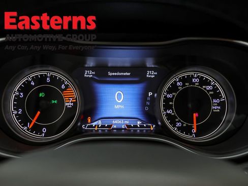 Used 2023 Jeep Cherokee Altitude Lux image 18