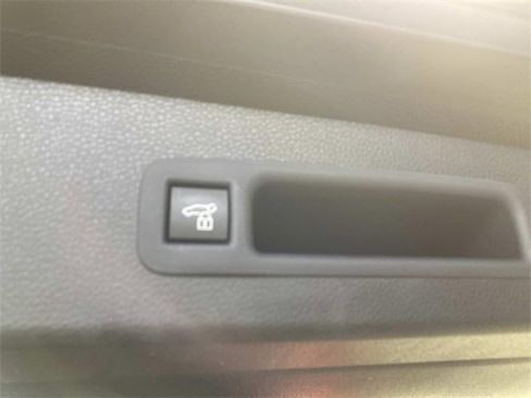 Used 2025 Toyota Sienna XSE image 9