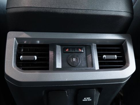 Used 2024 Ford F250 Lariat image 36