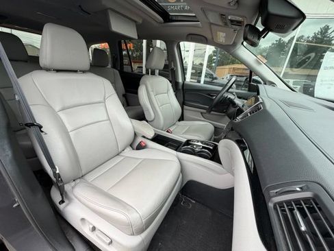 Used 2020 Honda Pilot Touring image 12