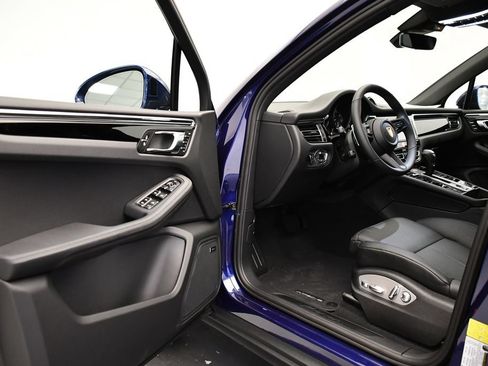 Certified 2026 Porsche Macan AWD/4WD image 40