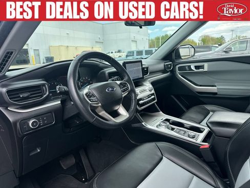 Used 2022 Ford Explorer XLT w/ Equipment Group 202A AWD/4WD image 12
