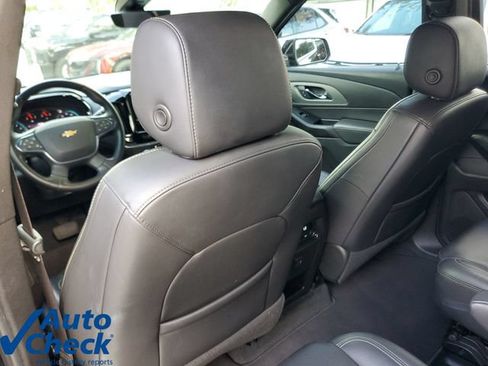 Used 2023 Chevrolet Traverse LT w/ Rear Camera Mirror Package FWD image 14