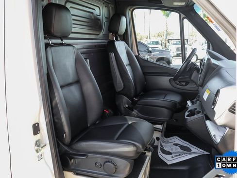 Used 2022 Mercedes-Benz Sprinter 2500 image 34