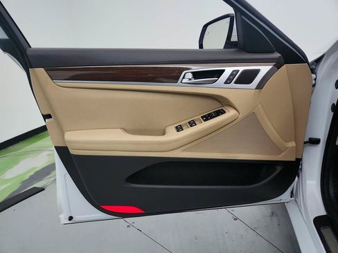 Used 2018 Genesis G80 3.8 RWD image 23