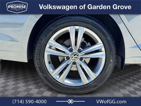 Used 2024 Volkswagen Jetta SE FWD image 8