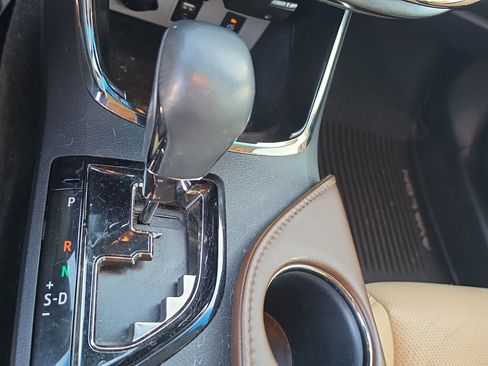 Used 2018 Toyota Avalon Limited FWD image 18