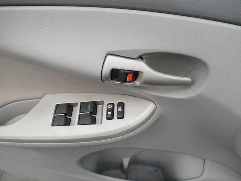 Used 2010 Toyota Corolla LE image 16