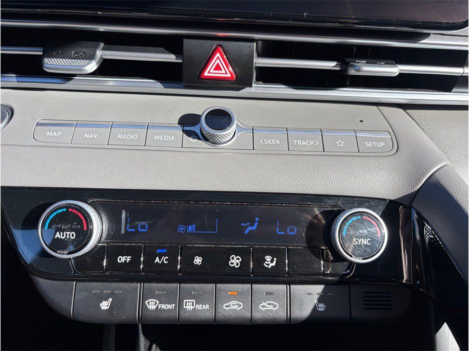 Used 2025 Hyundai Elantra SEL FWD image 28