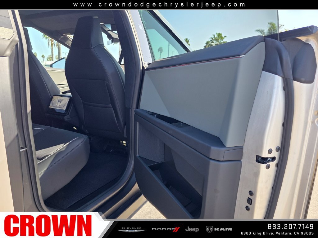 Used 2024 Tesla Cybertruck AWD Crew Cab image 30