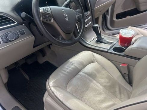 Used 2013 Lincoln MKX FWD image 3