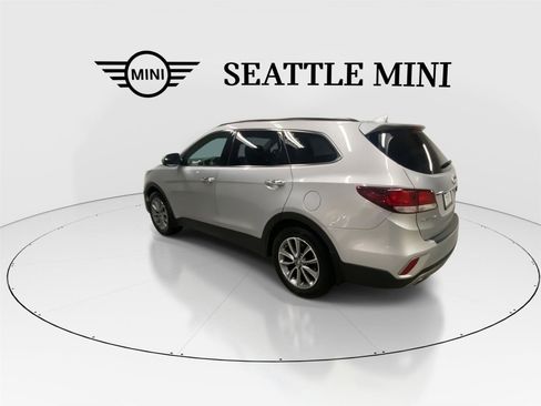 Used 2017 Hyundai Santa Fe SE image 8