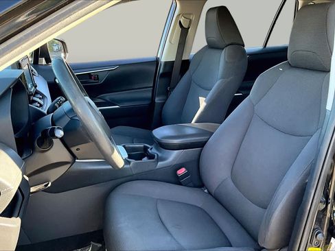 Used 2019 Toyota RAV4 LE w/ All Weather Liner Package FWD image 7