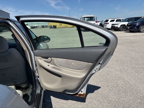 Used 2003 Oldsmobile Alero GL FWD image 12
