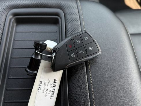 Used 2024 GMC Yukon SLT AWD/4WD image 47