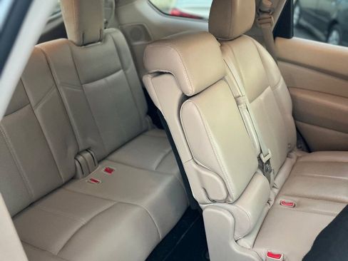 Used 2020 Nissan Pathfinder Platinum image 9