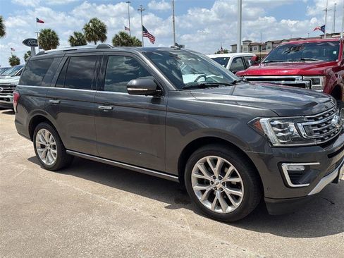 Used 2018 Ford Expedition Limited w/ Equipment Group 302A RWD image 3