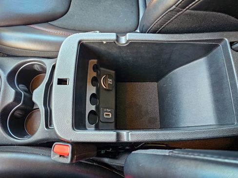 Used 2019 Jeep Cherokee Trailhawk w/ Cold Weather Group image 29